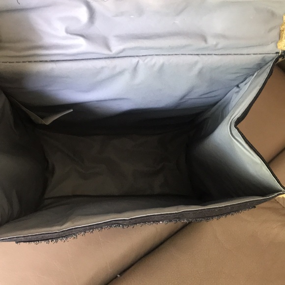 RARE Descendants lunch bag - Picture 2 of 3